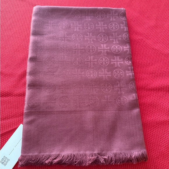 Tory Burch Monogram Jacquard Traveler Scarf Color Claret NWT - Picture 9 of 9